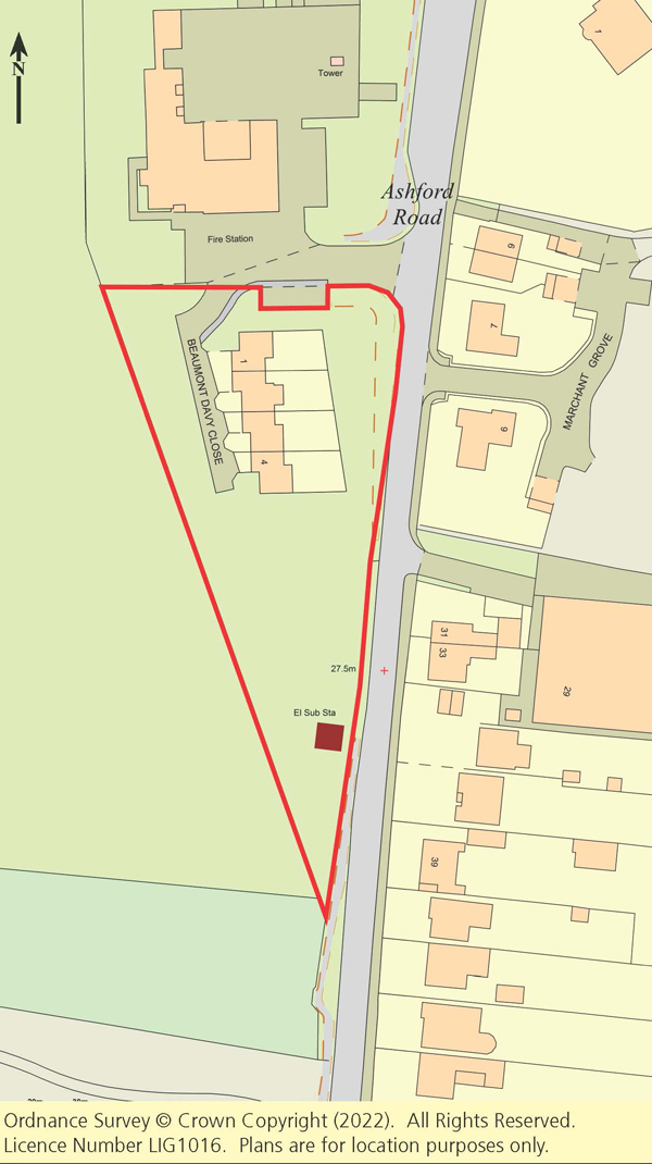 Lot: 153 - OUTSTANDING OPPORTUNITY! FOUR LINK-DETACHED HOUSES WITH 1.17 ACRES AND POTENTIAL FOR DEVELOPMENT -